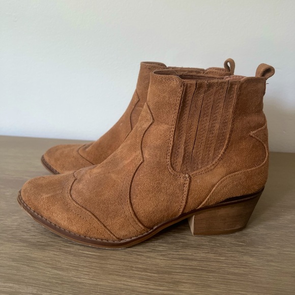 Boots - Picture 2 of 3